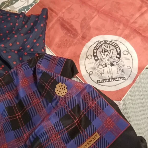 Vintage Silk Scarfs Japan - Givenchy red National Western Denver print - Picture 7 of 7